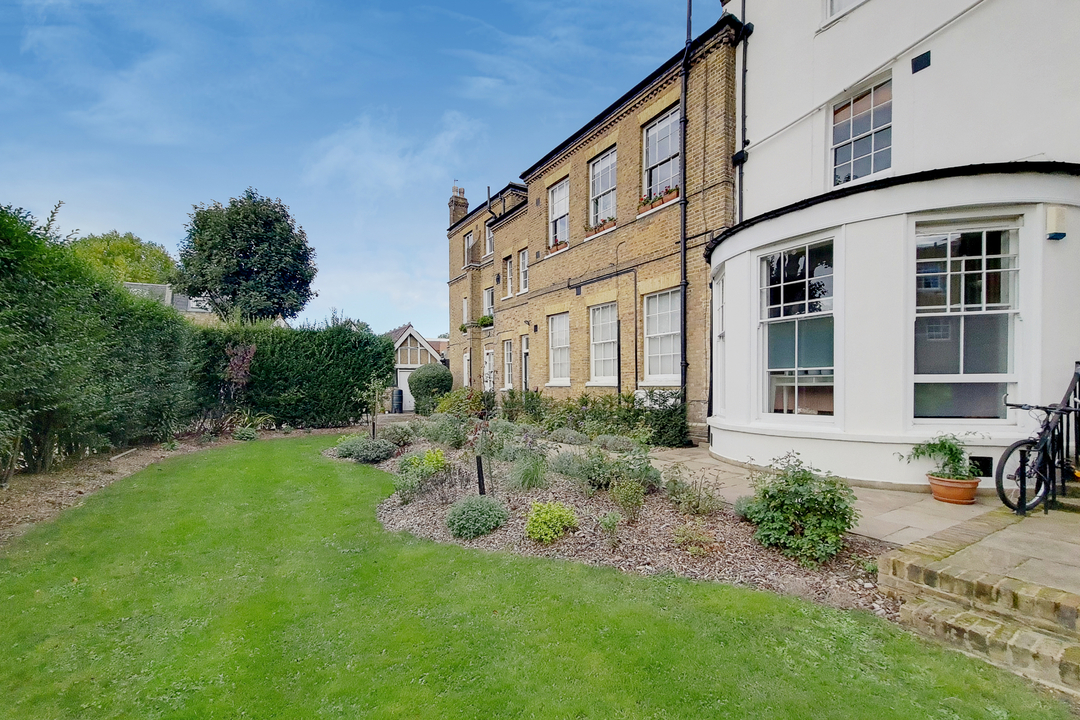 2 bed apartment to rent in Ealing Court Mansions, St. Marys Road, Ealing, London, W5 9