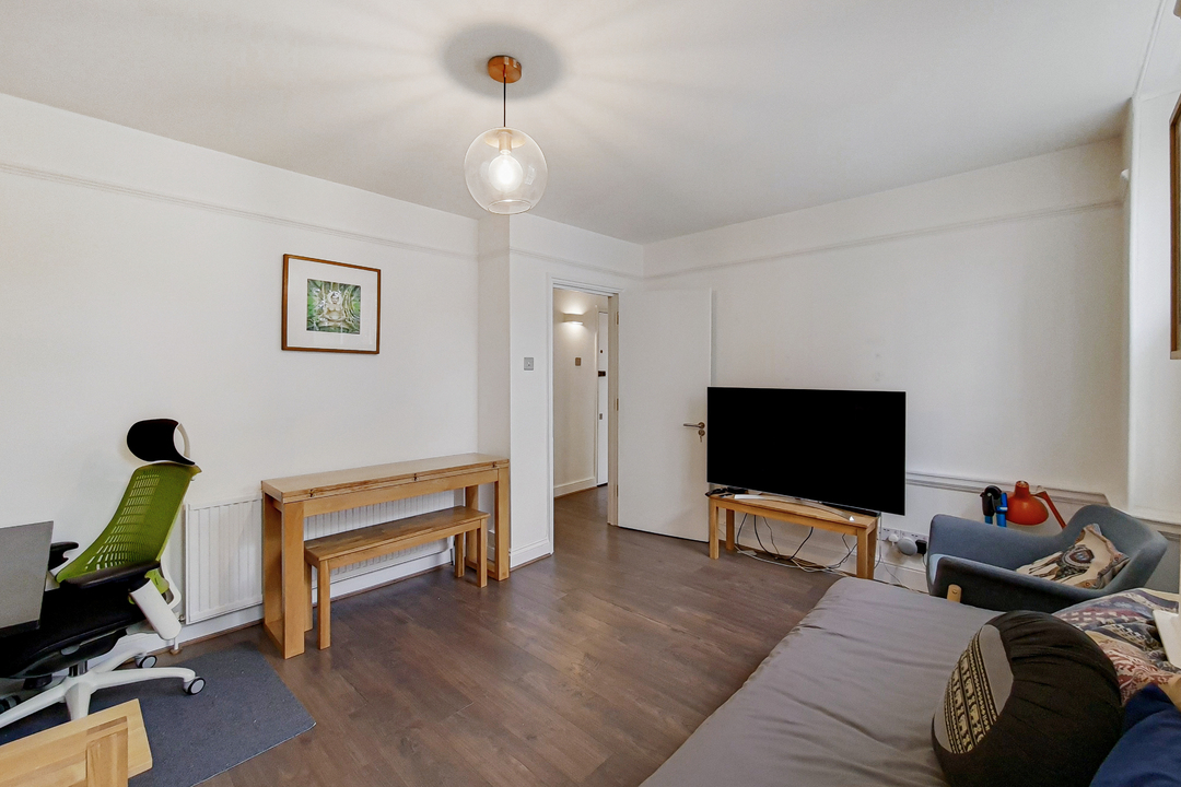 2 bed apartment to rent in Ealing Court Mansions, St. Marys Road, Ealing, London, W5 1