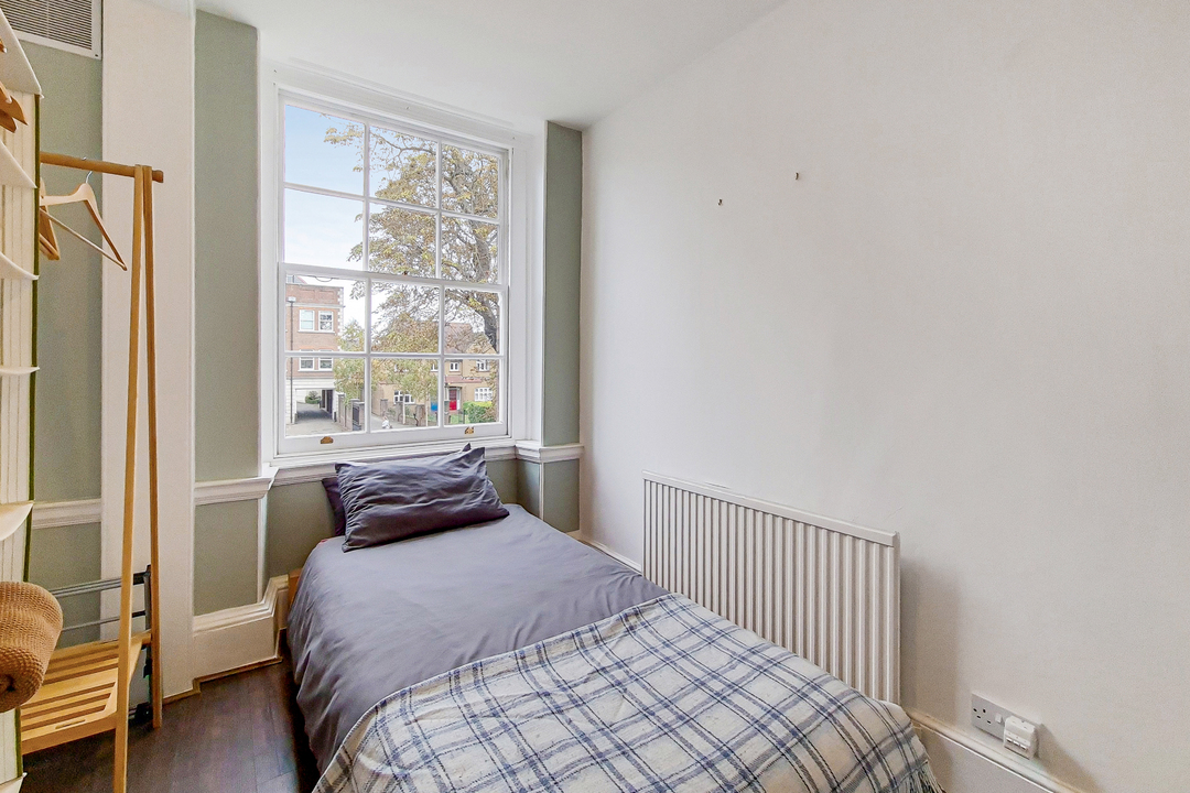 2 bed apartment to rent in Ealing Court Mansions, St. Marys Road, Ealing, London, W5 5