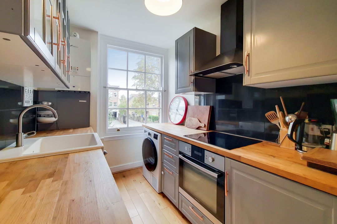 2 bed apartment to rent in Ealing Court Mansions, St. Marys Road, Ealing, London, W5 2