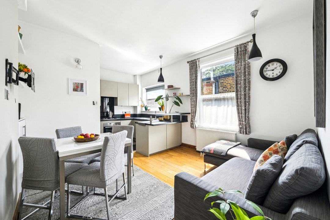 3 bed maisonette for sale in Carlyle Road, Ealing  - Property Image 6