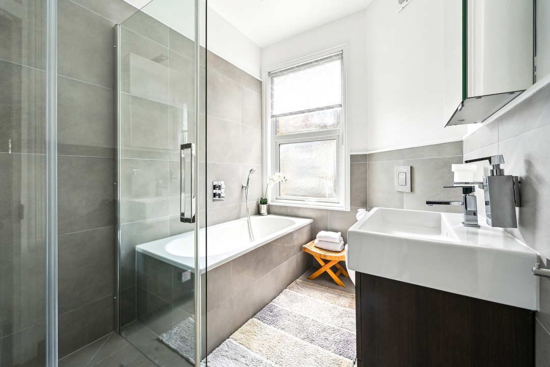 3 bed maisonette for sale in Carlyle Road, Ealing 8