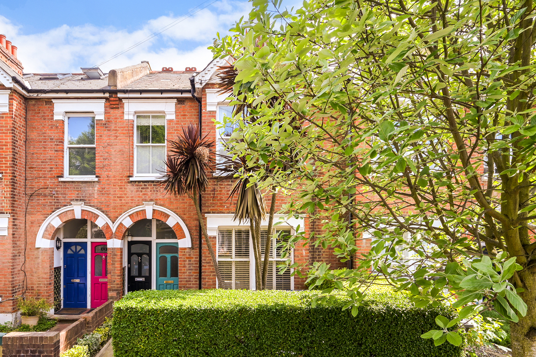 3 bed maisonette for sale in Carlyle Road, Ealing  - Property Image 1