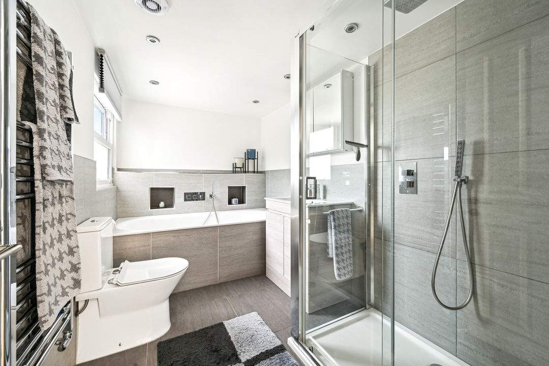 3 bed maisonette for sale in Carlyle Road, Ealing 18