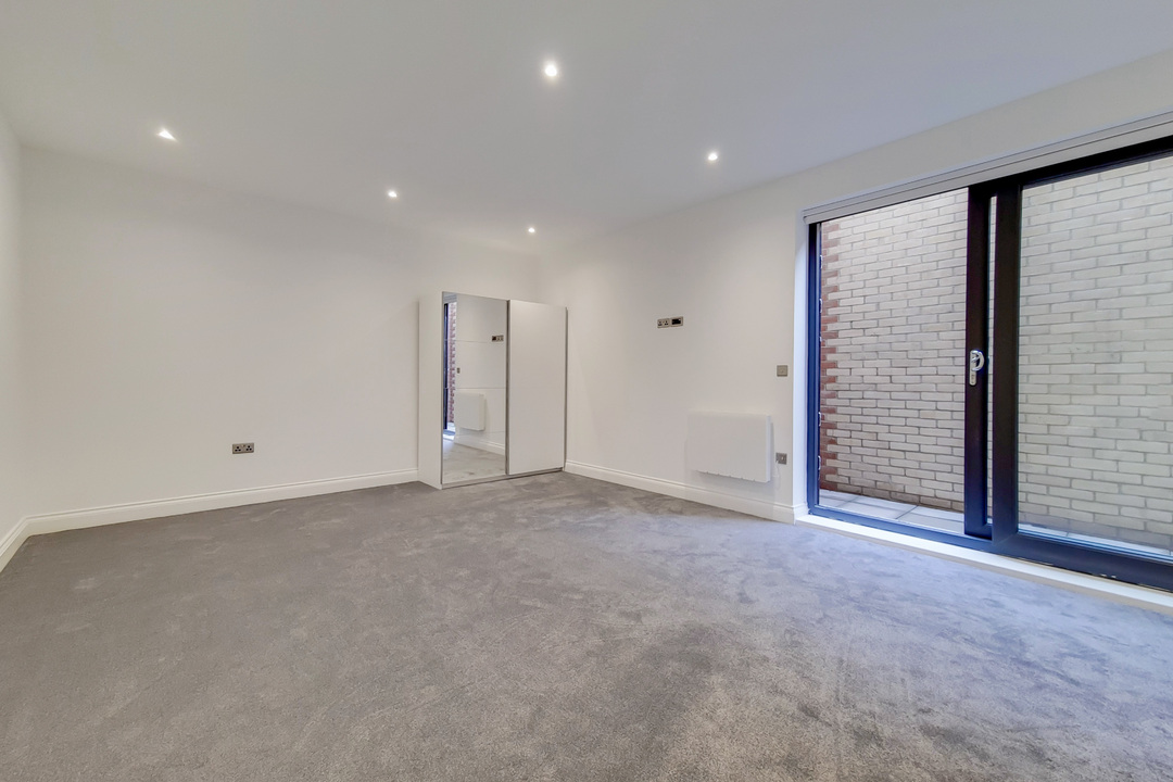 3 bed apartment to rent, London  - Property Image 6