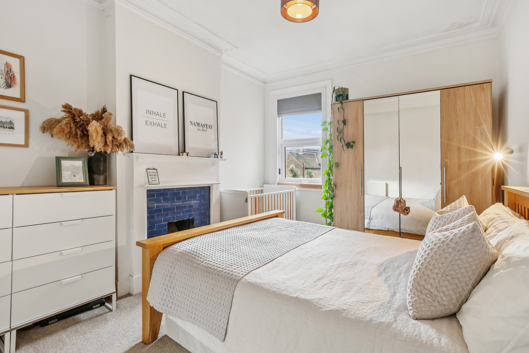 2 bed apartment for sale in Balfour Avenue, Hanwell ,London, W7  - Property Image 7