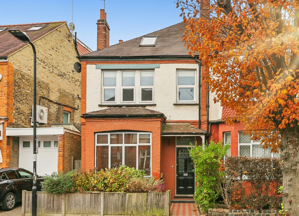 2 bed apartment for sale in Balfour Avenue, Hanwell ,London, W7  - Property Image 2