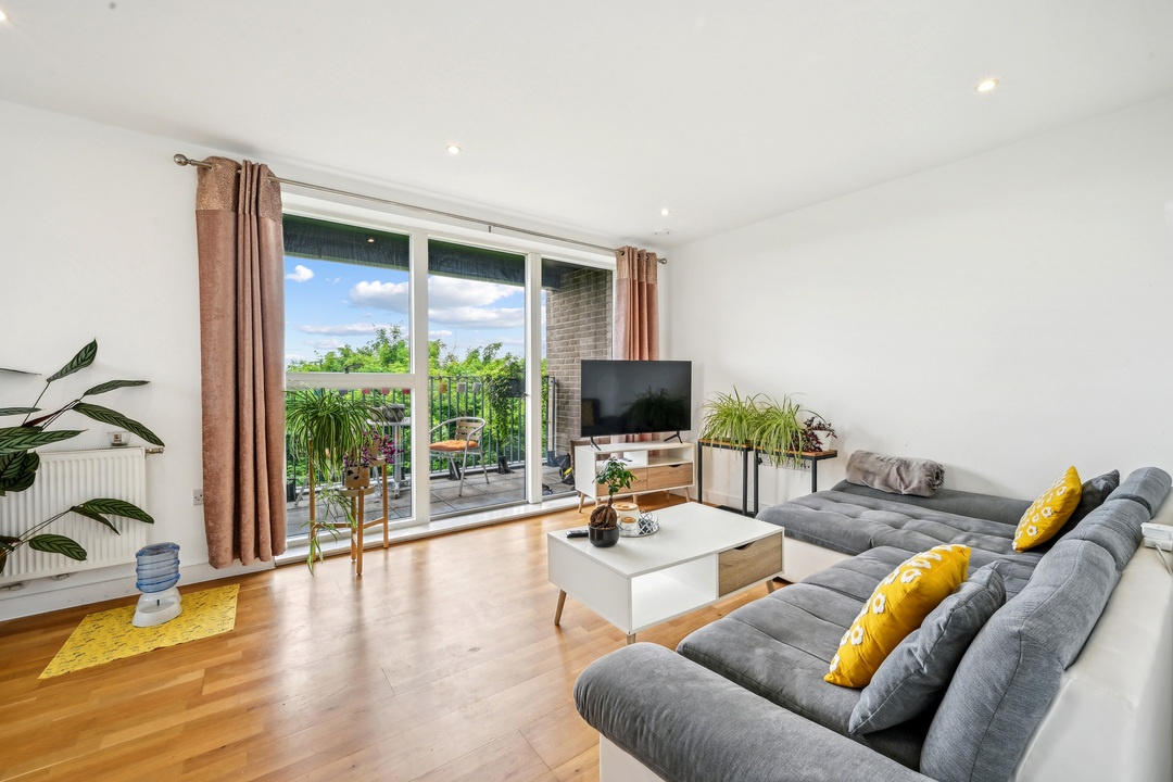 2 bed apartment to rent in Valley House, Manor Road, Ealing, London, W13 1