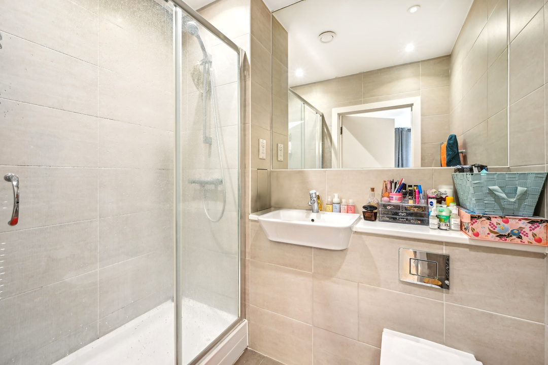 2 bed apartment to rent in Valley House, Manor Road, Ealing, London, W13 5