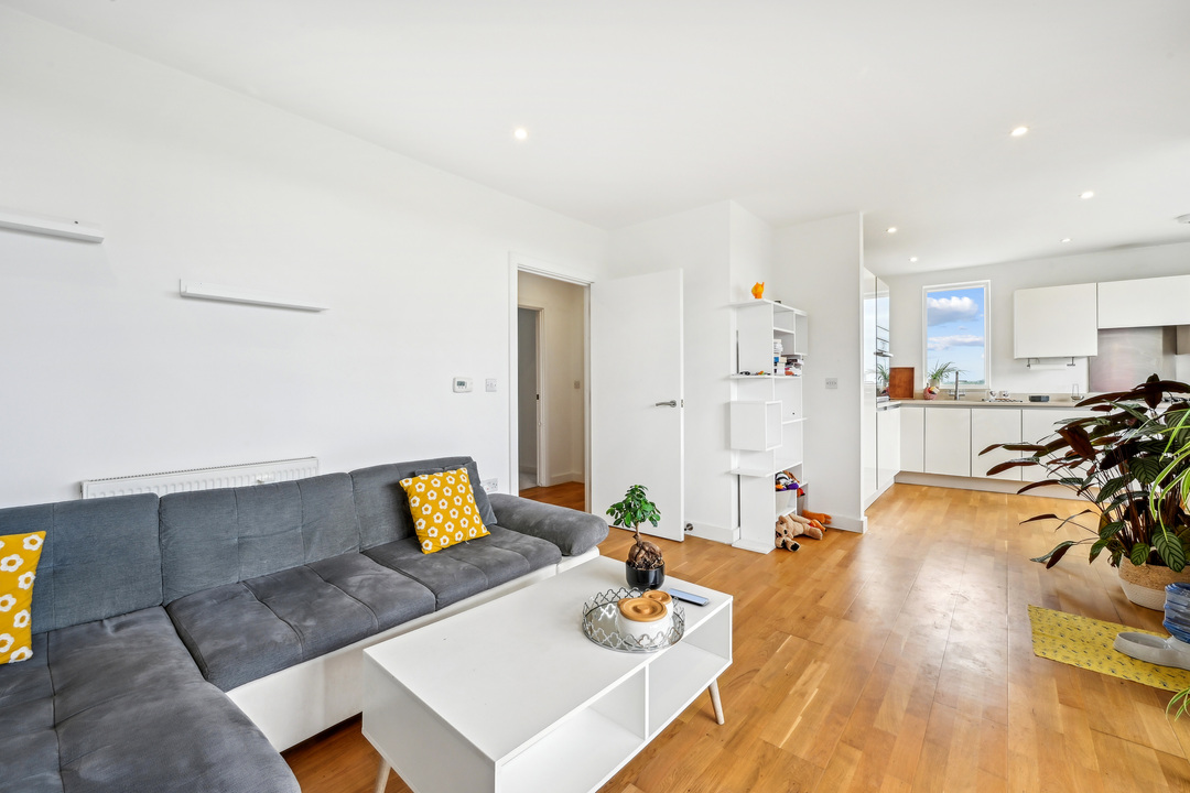 2 bed apartment to rent in Valley House, Manor Road, Ealing, London, W13 6