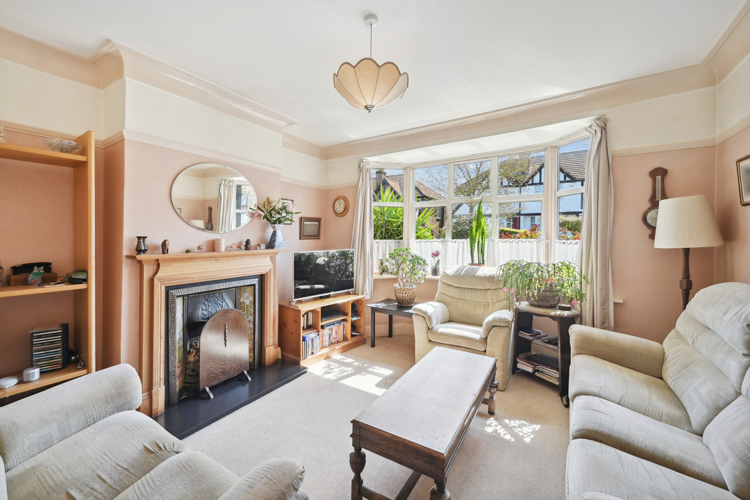 4 bed terraced house for sale in Elmbank Way, London  - Property Image 3