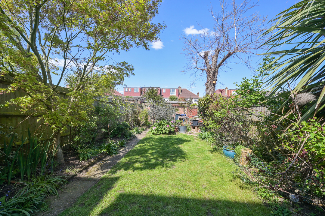 4 bed terraced house for sale in Elmbank Way, London 3