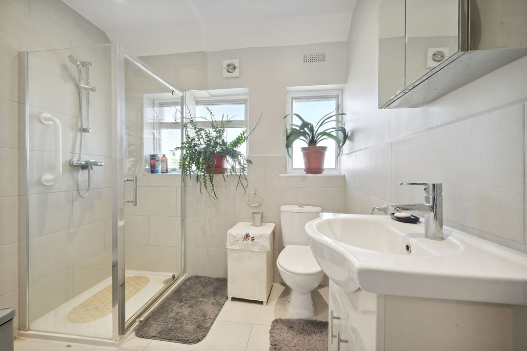 4 bed terraced house for sale in Elmbank Way, London 5