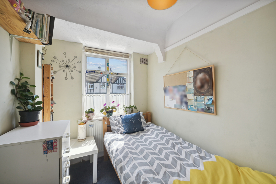 4 bed terraced house for sale in Elmbank Way, London 10