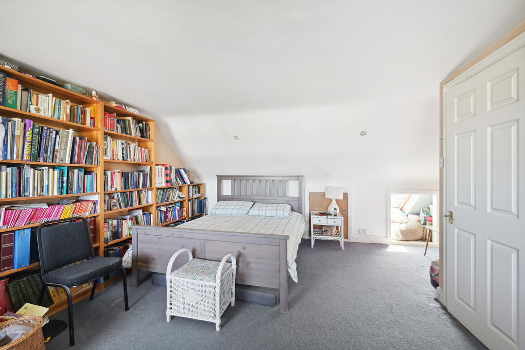 4 bed terraced house for sale in Elmbank Way, London 11