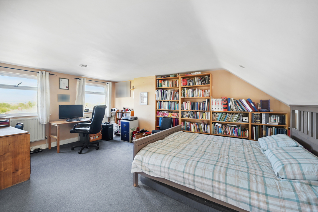 4 bed terraced house for sale in Elmbank Way, London  - Property Image 8