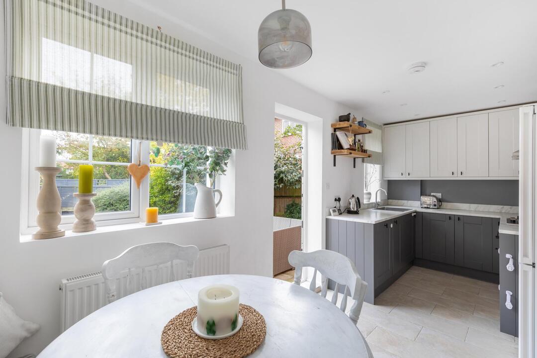 2 bed terraced house for sale in Cuckoo Avenue, Hanwell 7