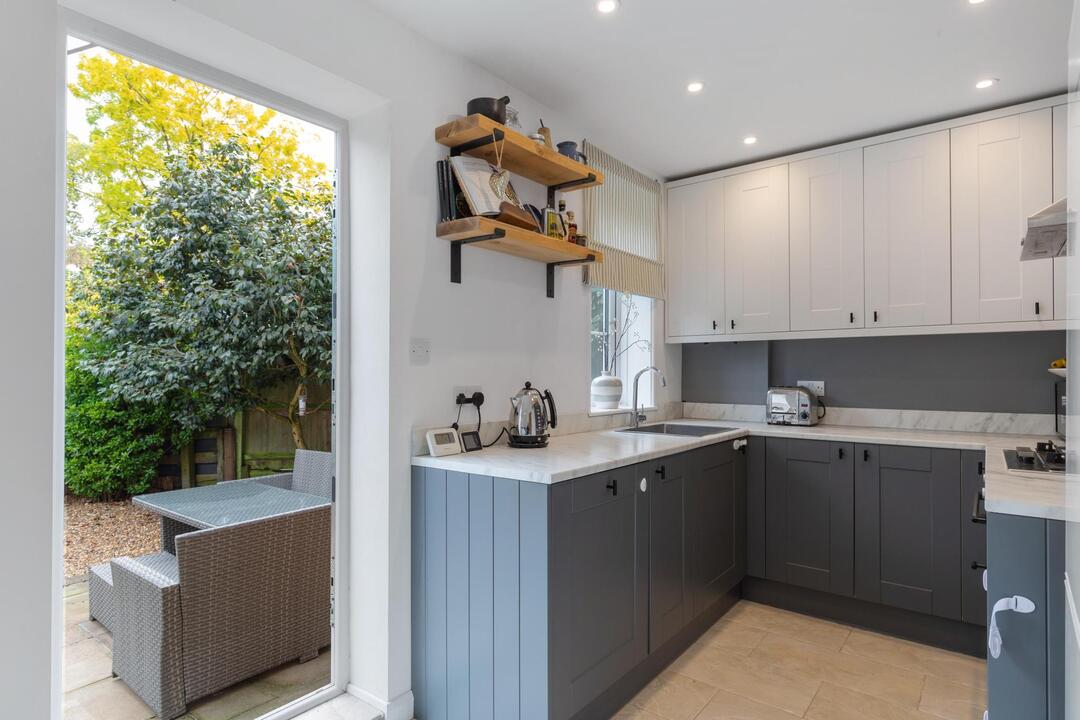 2 bed terraced house for sale in Cuckoo Avenue, Hanwell 9