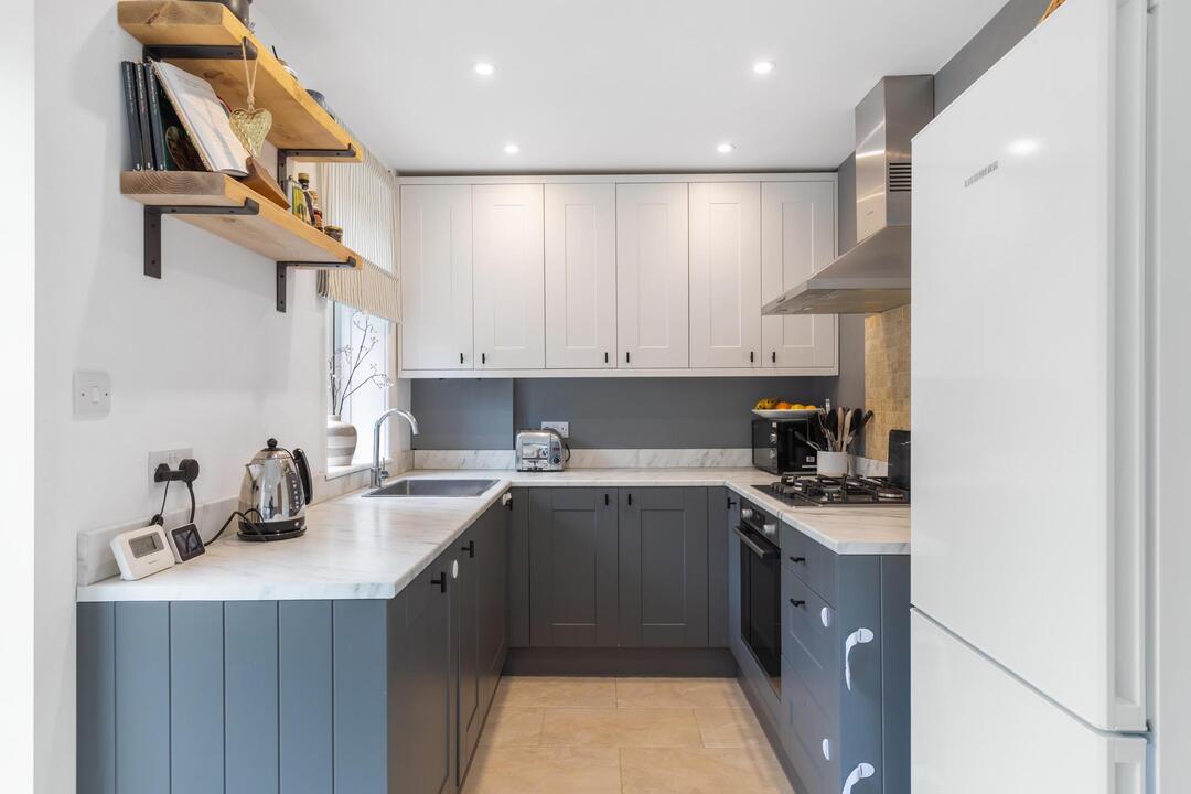 2 bed terraced house for sale in Cuckoo Avenue, Hanwell 1
