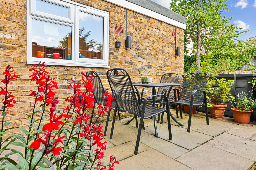 1 bed apartment for sale in Hastings Road, London 4