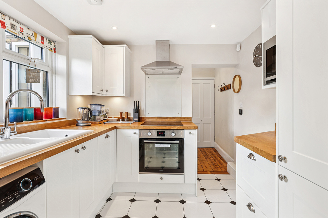 1 bed apartment for sale in Hastings Road, London 5