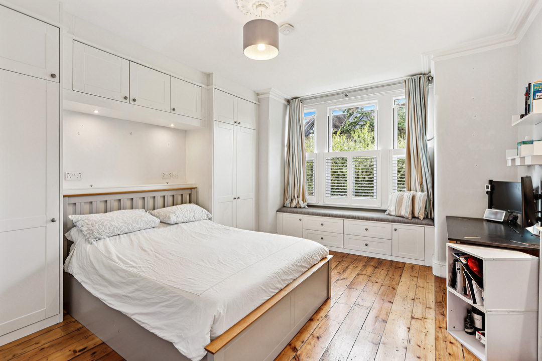 1 bed apartment for sale in Hastings Road, London 11