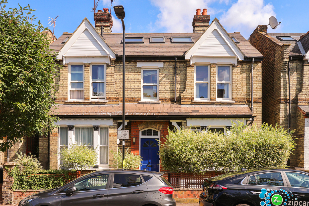 1 bed apartment for sale in Hastings Road, London 2