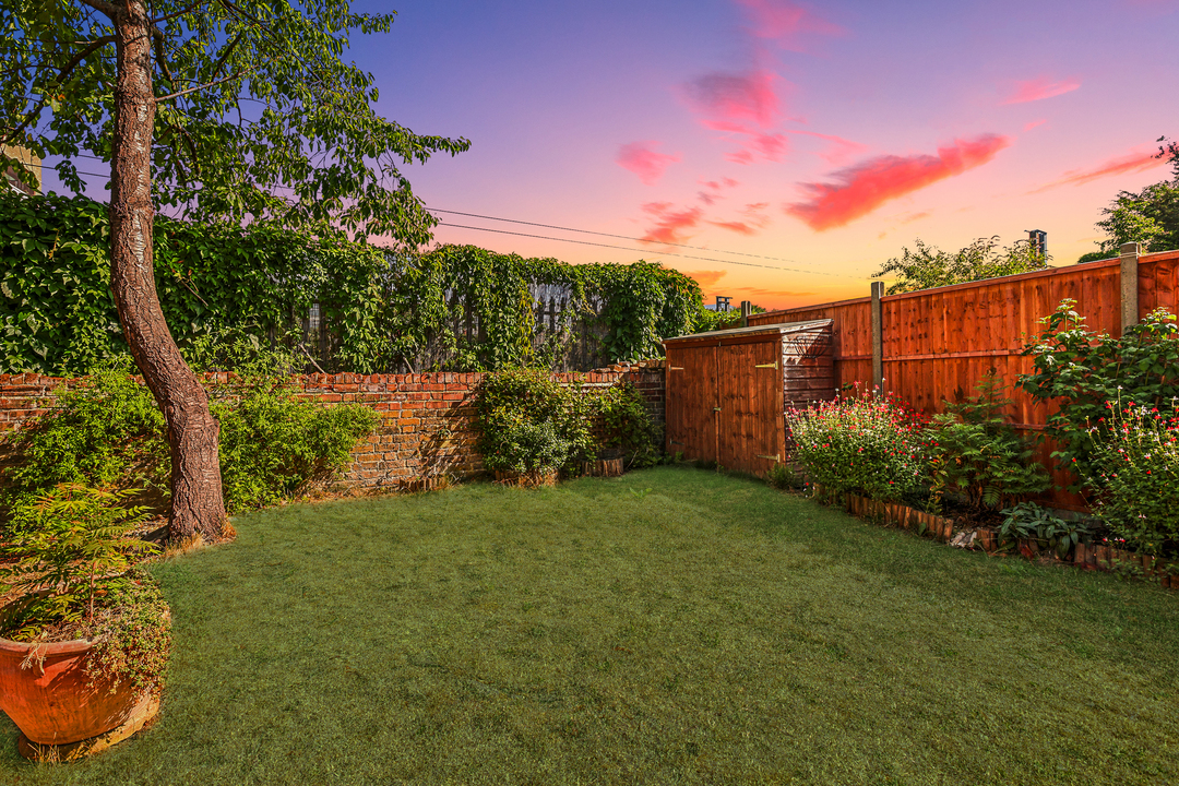 1 bed apartment for sale in Hastings Road, London 9