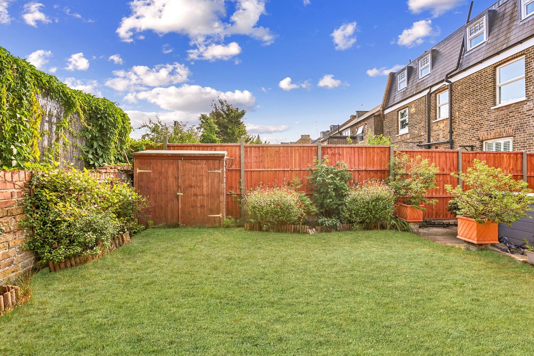 1 bed apartment for sale in Hastings Road, London 13