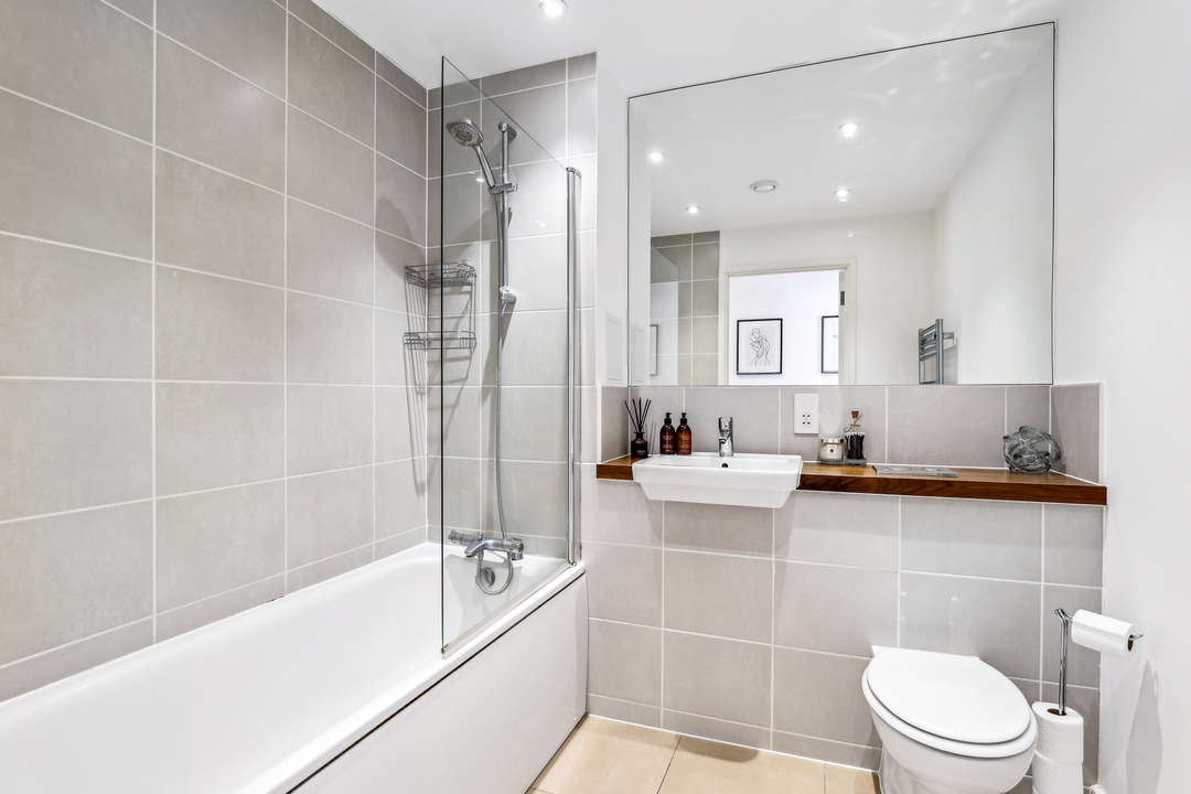 1 bed apartment for sale in Reynard Way, Brentford  - Property Image 14