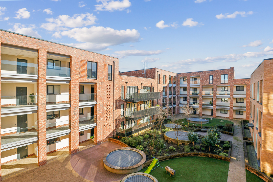 1 bed apartment for sale in Reynard Way, Brentford  - Property Image 21