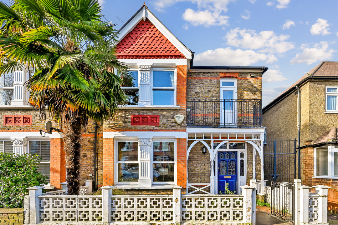 5 bed semi-detached house for sale in Kingsley Avenue, Ealing  - Property Image 1