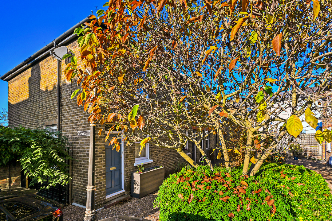 2 bed terraced house to rent in Wrotham Road, Ealing, London, W13 12