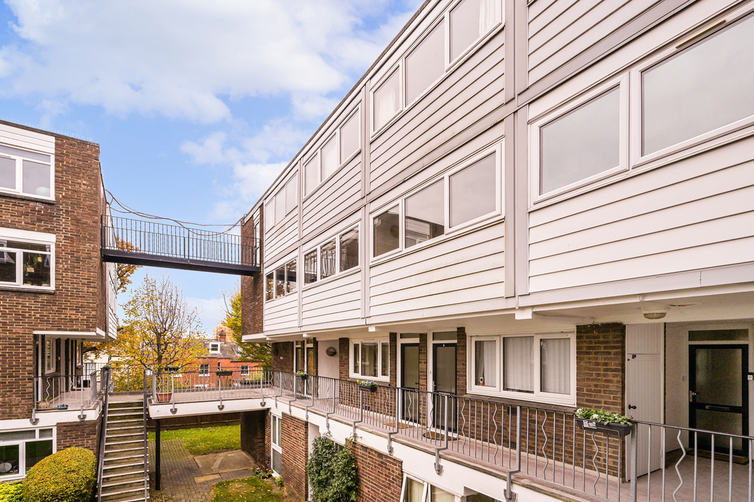 2 bed maisonette for sale in Fairlea Place, Ealing 9