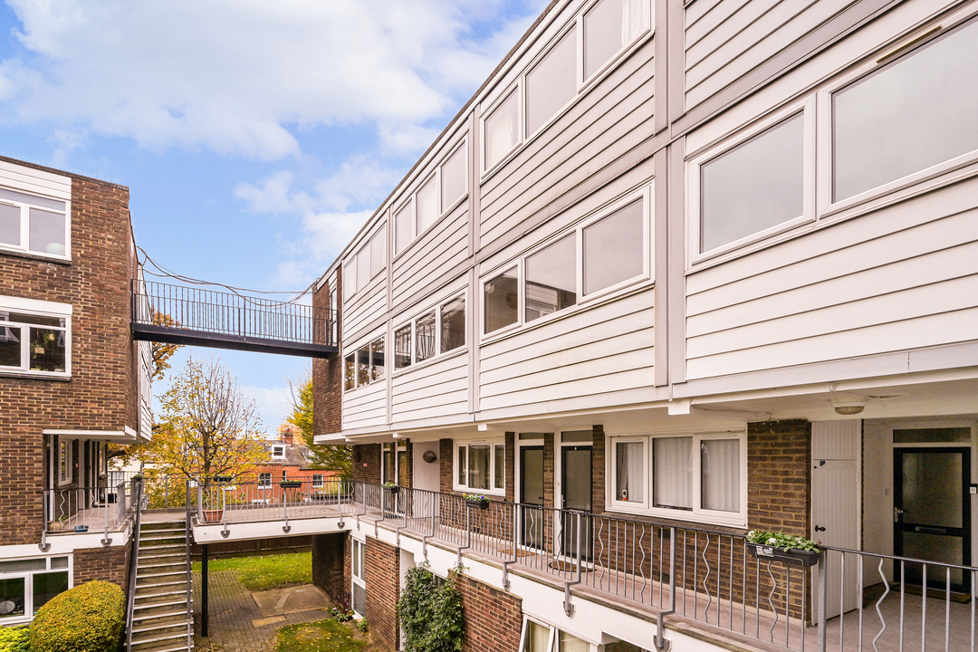 2 bed maisonette for sale in Fairlea Place, Ealing  - Property Image 10