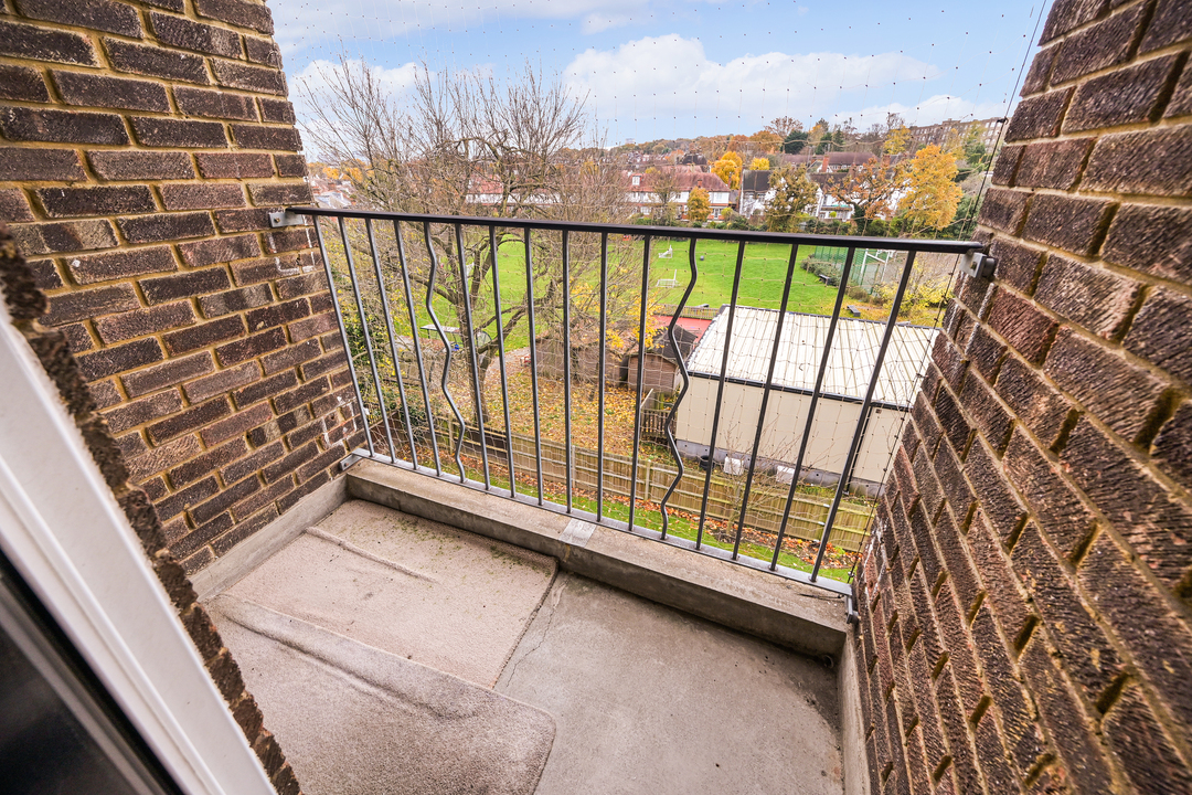 2 bed maisonette for sale in Fairlea Place, Ealing 10