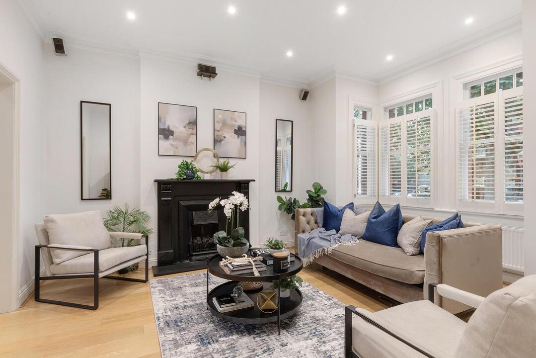 5 bed semi-detached house for sale in Lyncroft Gardens, Ealing 1