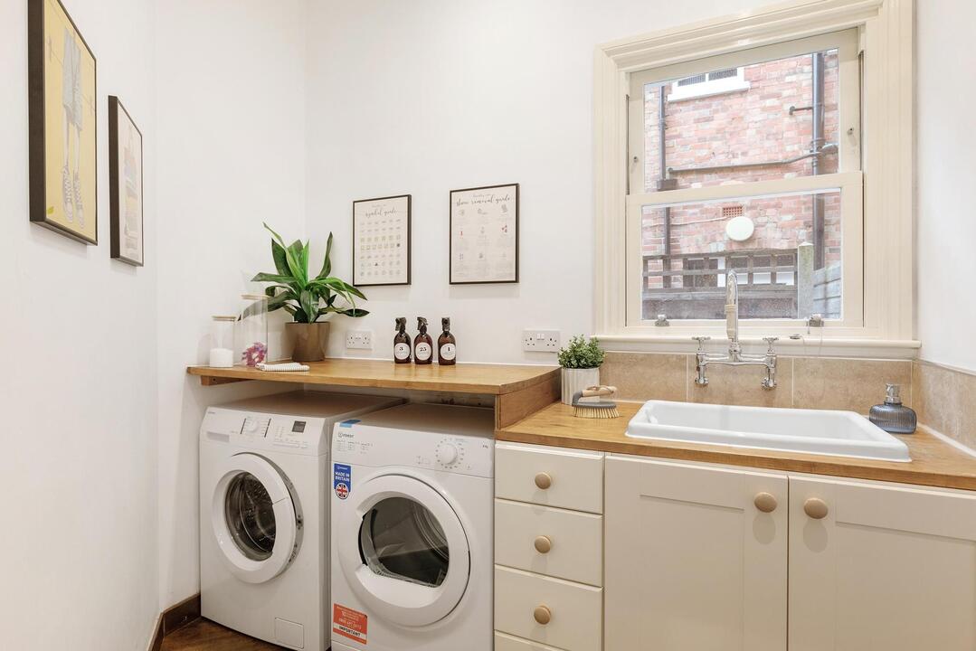 5 bed semi-detached house for sale in Lyncroft Gardens, Ealing 9