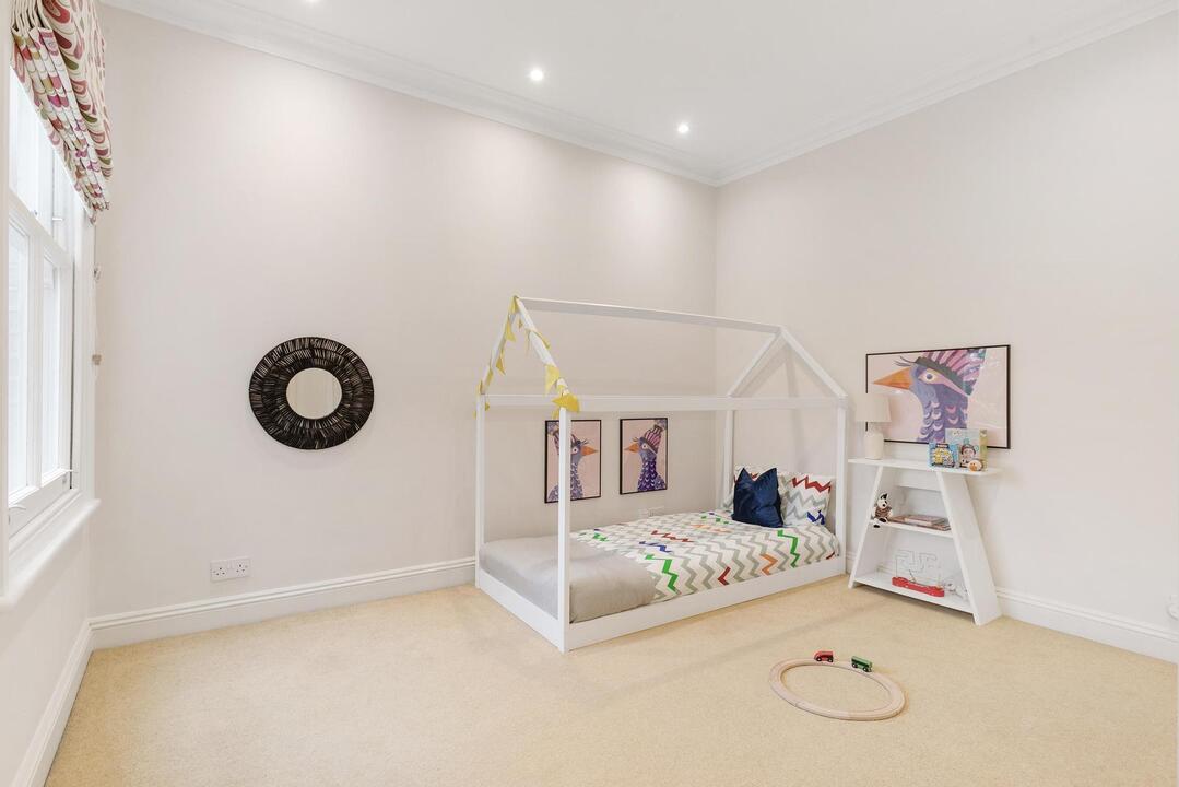 5 bed semi-detached house for sale in Lyncroft Gardens, Ealing 18