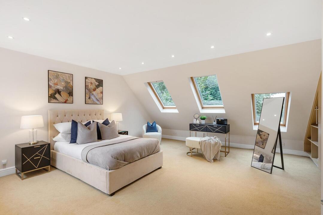 5 bed semi-detached house for sale in Lyncroft Gardens, Ealing 19