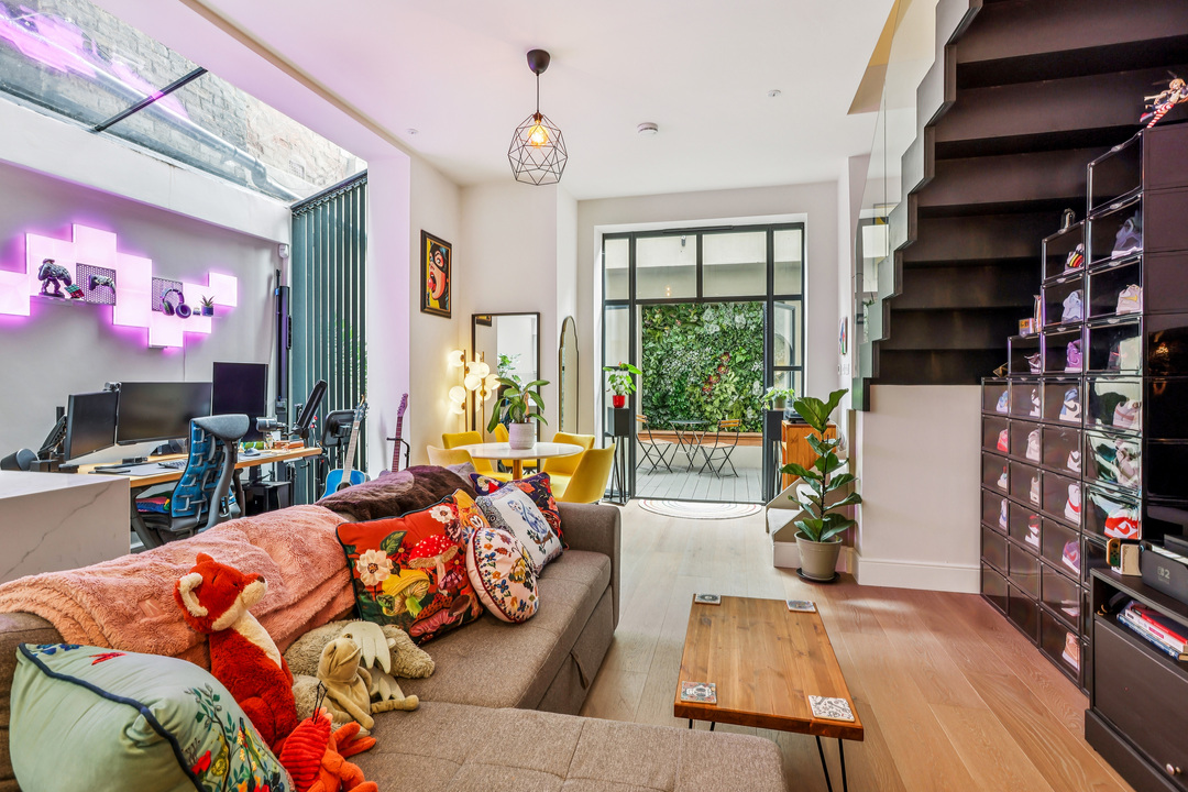 2 bed apartment for sale in Gordon Road, Ealing - Property Image 1