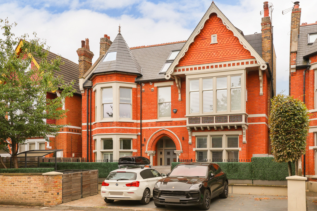 2 bed apartment for sale in Gordon Road, Ealing 2