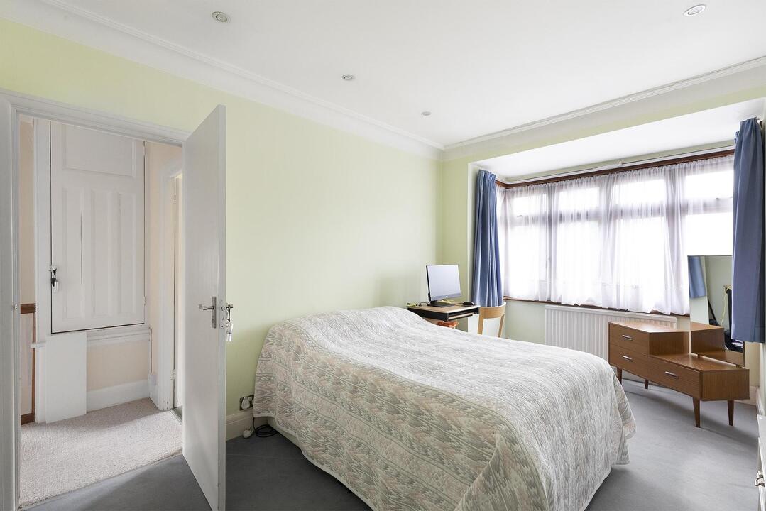 3 bed end of terrace house for sale in Croft Gardens, Ealing  - Property Image 10