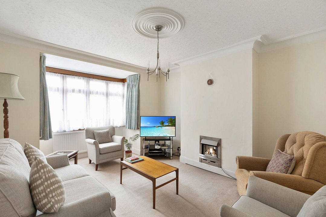 3 bed end of terrace house for sale in Croft Gardens, Ealing  - Property Image 2