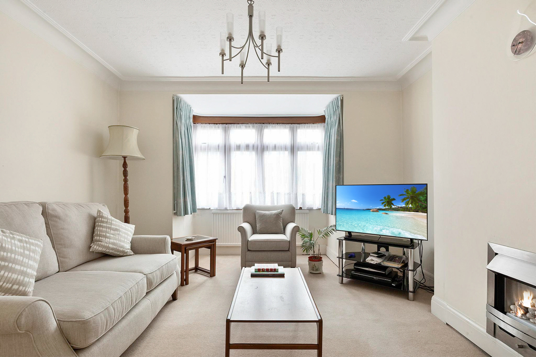 3 bed end of terrace house for sale in Croft Gardens, Ealing  - Property Image 5