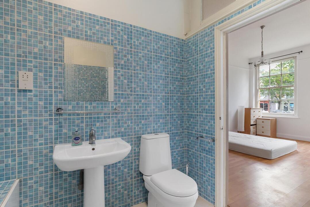 3 bed apartment for sale in Ealing Court Mansions, Ealing 9