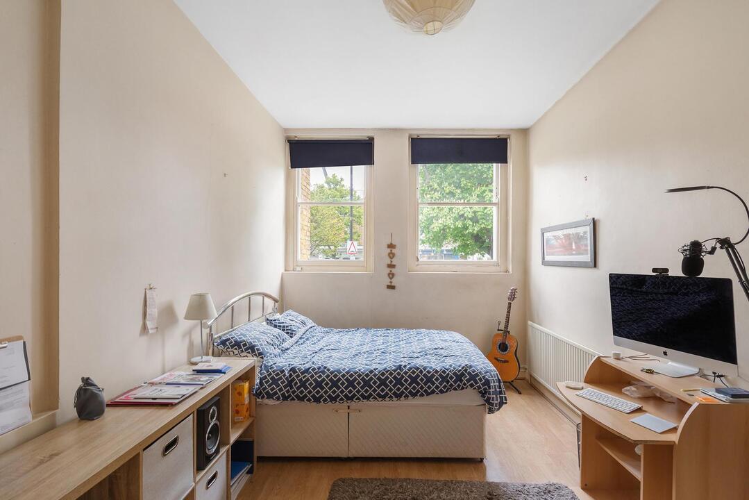 3 bed apartment for sale in Ealing Court Mansions, Ealing 10