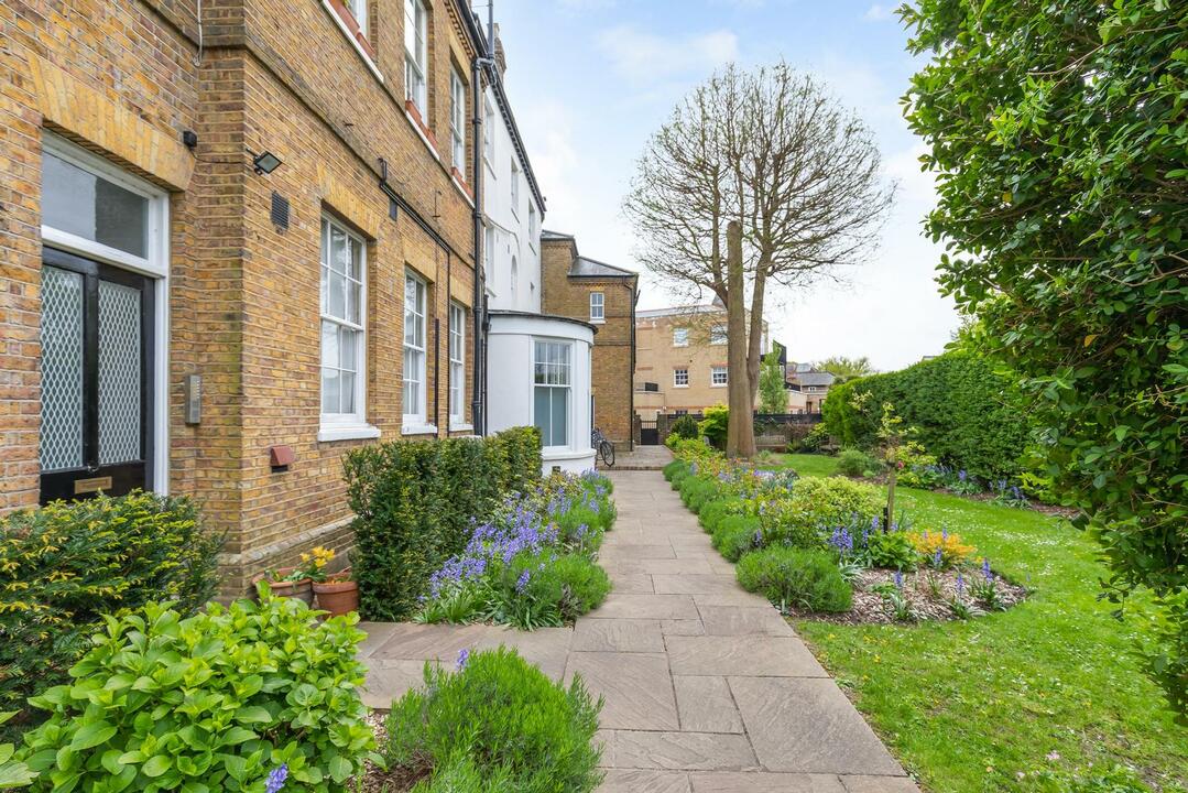 3 bed apartment for sale in Ealing Court Mansions, Ealing 13