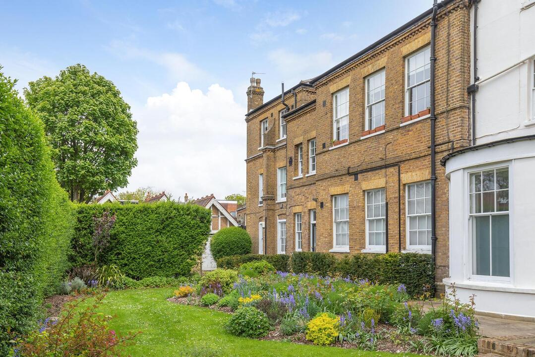 3 bed apartment for sale in Ealing Court Mansions, Ealing 14