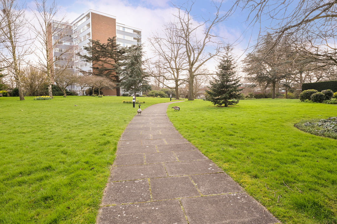 2 bed apartment for sale in The Grange, Ealing  - Property Image 18